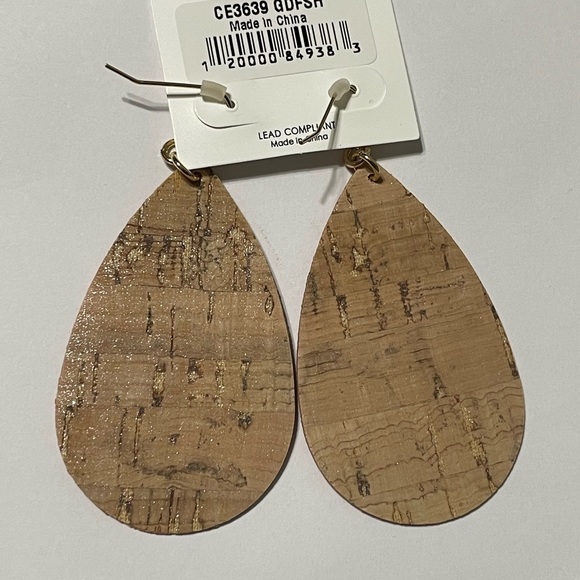 NWT Arrow Print Tear Drop Cork Earrings - Picture 3 of 4